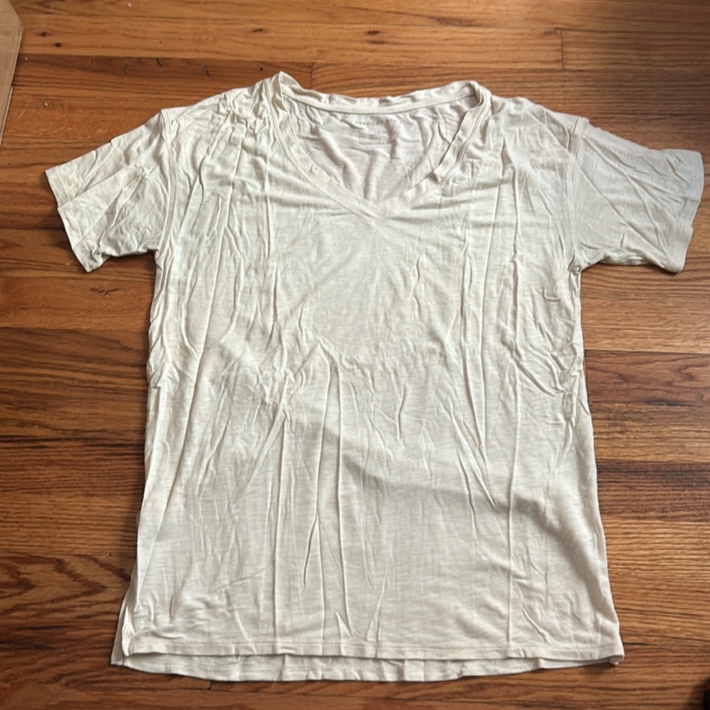 👚3/$20👚 American Eagle Outfitters Women’s Everyday V-Neck T-Shirt